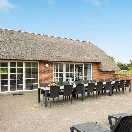 Holiday home Awesome In With Outdoor Swimming Pool